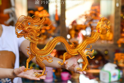 江西一位小伙用金屬絲制作工藝品,月入萬元,供不應求